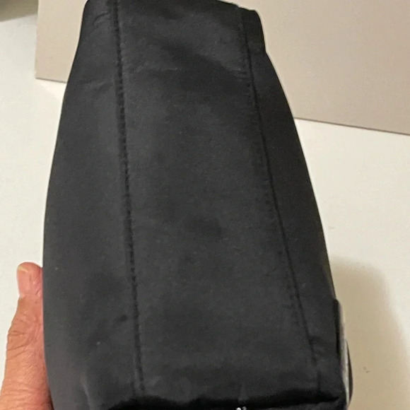 Chanel perfume make up bag, large well fit lots of things, without any damage - Picture 8 of 15